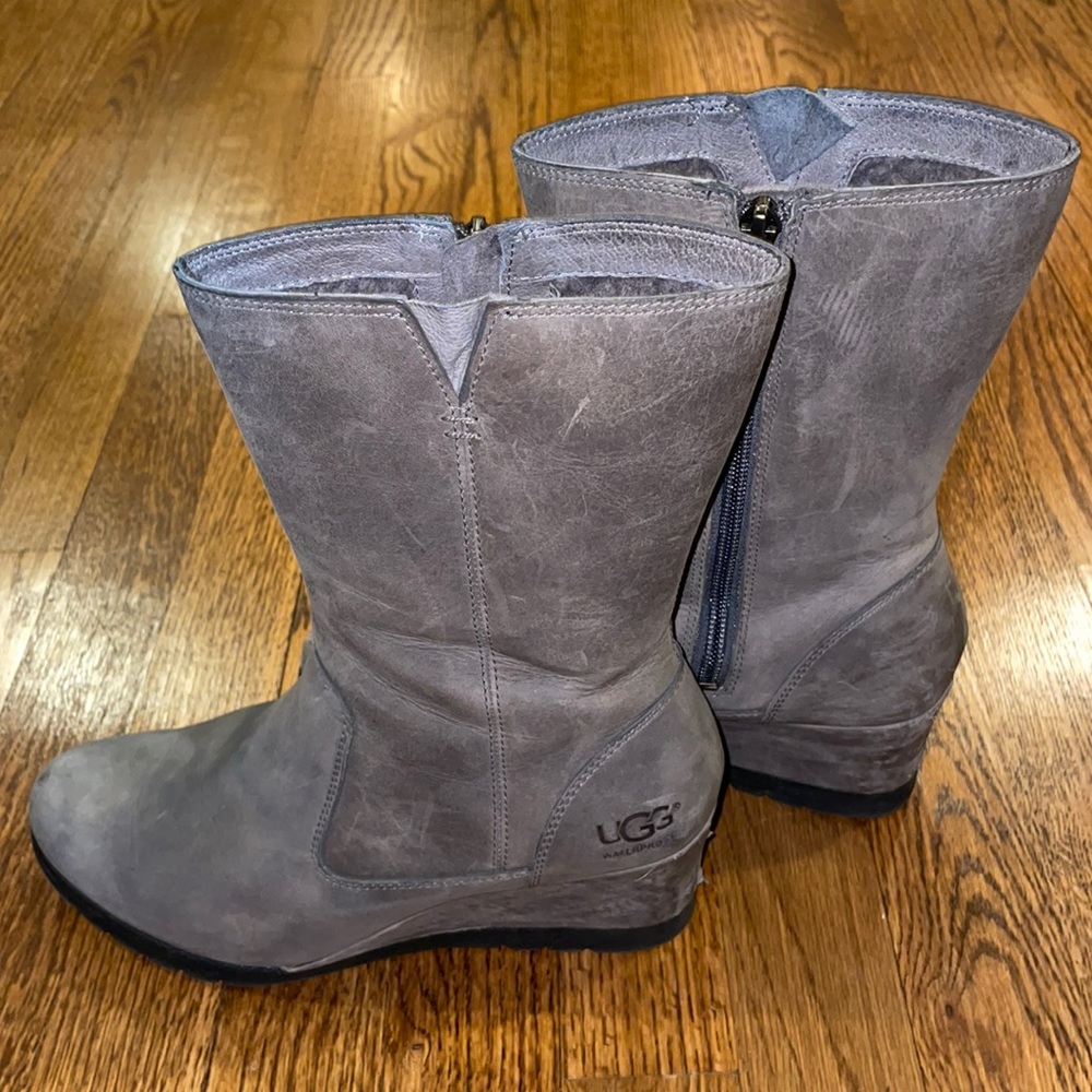 UGG Joely Gray Leather Round Toe Calf Wedge Boots W/Sherpa Lining Size 7.5